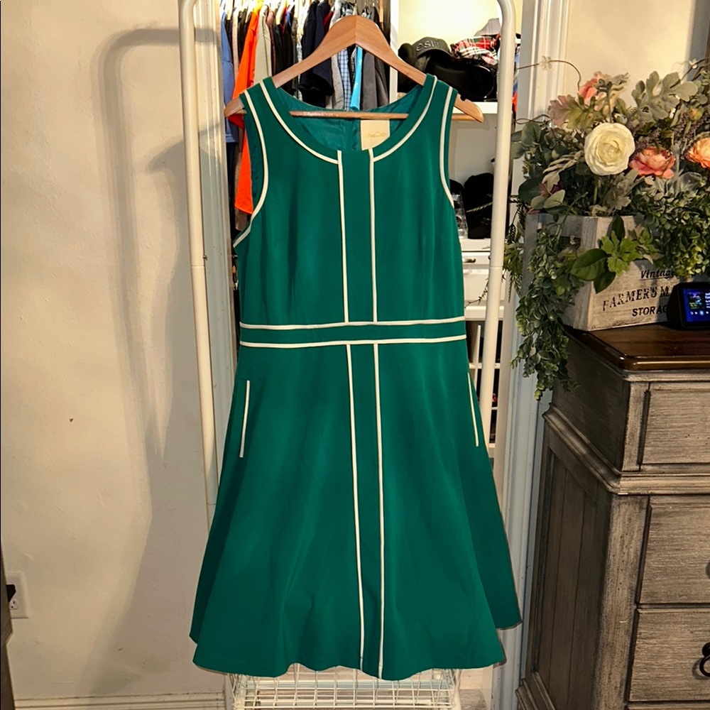 Elegant Green Sleeveless Dress
